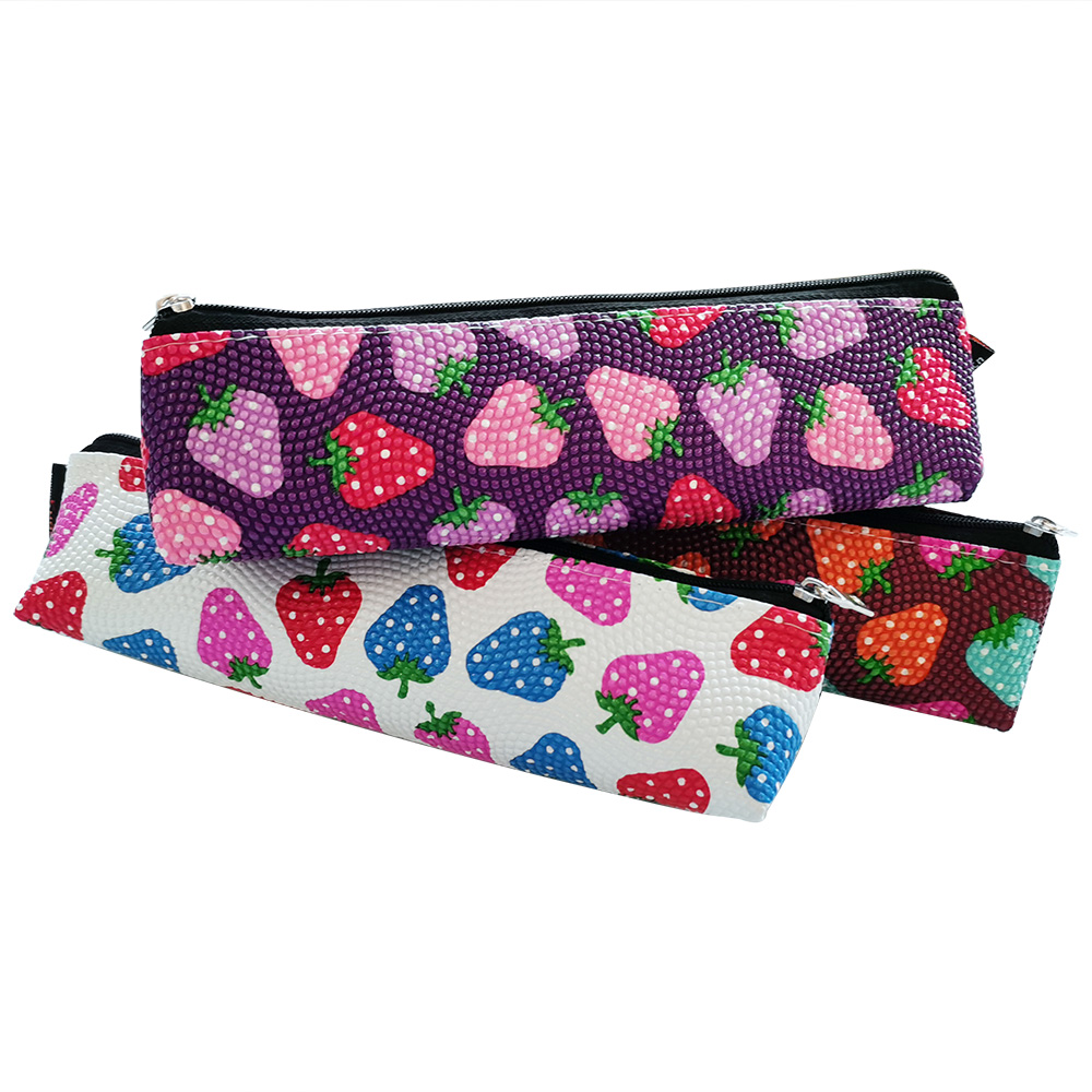 Strawberry triangle pen case